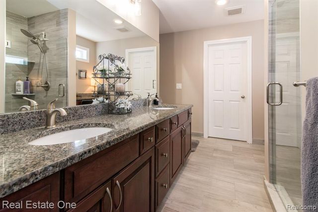 707 6th Street, Fenton, MI 48430