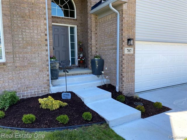 707 6th Street, Fenton, MI 48430