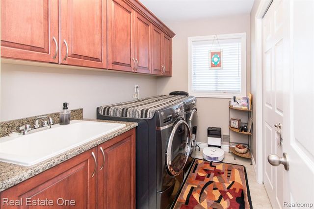 707 6th Street, Fenton, MI 48430