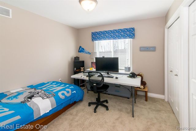 707 6th Street, Fenton, MI 48430