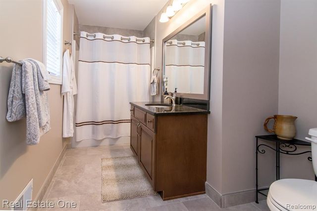 707 6th Street, Fenton, MI 48430