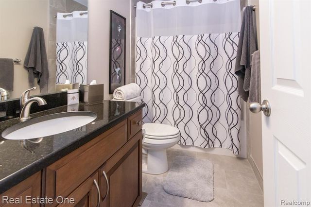 707 6th Street, Fenton, MI 48430