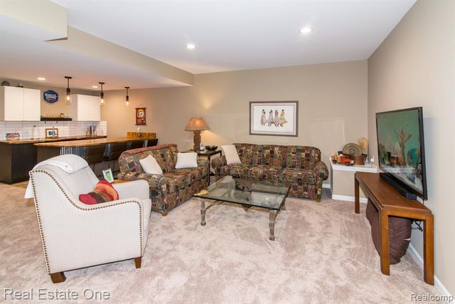 707 6th Street, Fenton, MI 48430