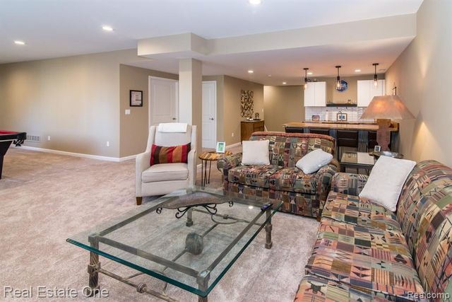 707 6th Street, Fenton, MI 48430