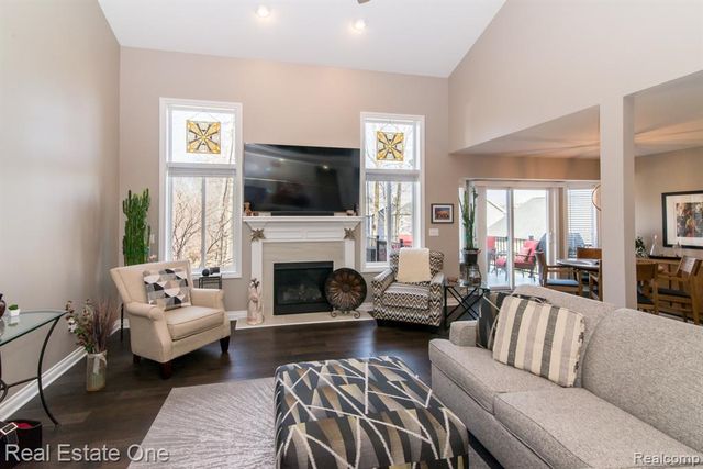 707 6th Street, Fenton, MI 48430