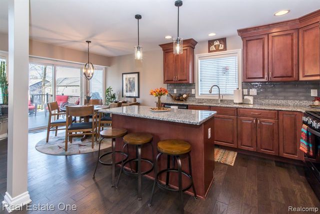 707 6th Street, Fenton, MI 48430