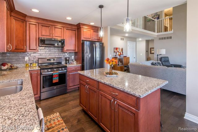 707 6th Street, Fenton, MI 48430