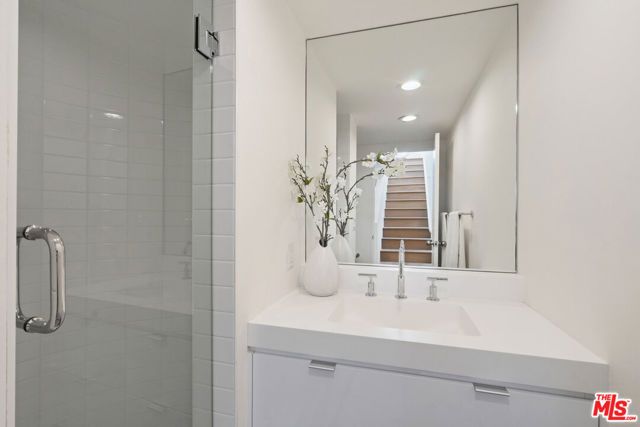 11711 Brookhaven Avenue 3, Los Angeles, CA 90064