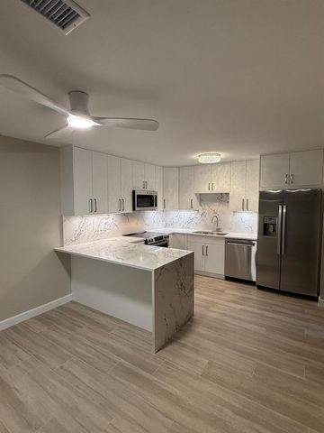 79 Lake Arbor Drive 79, Palm Springs, FL 33461