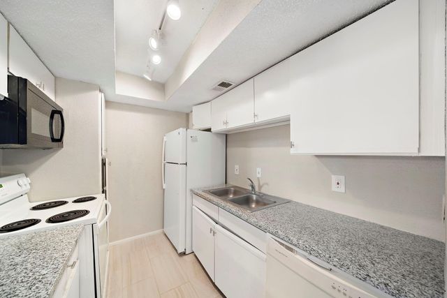 7402 Alabonson Road 506, Houston, TX 77088