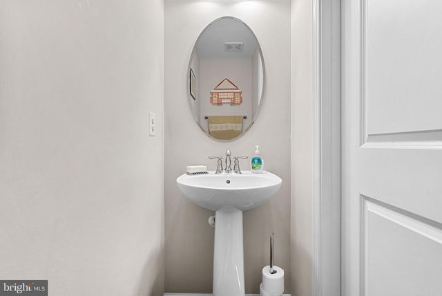 274 HIGH RAIL TER SE, Leesburg, VA 20175