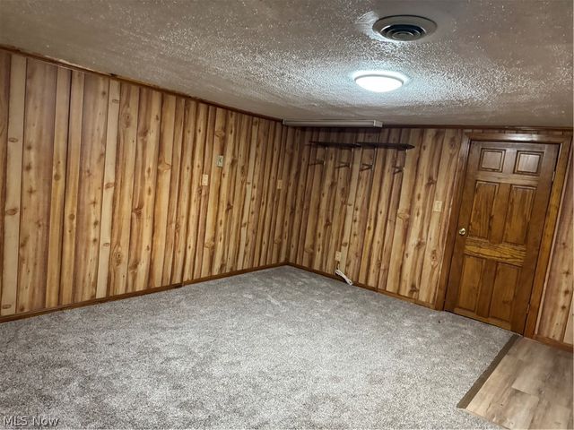300 Henry Avenue, East Liverpool, OH 43920