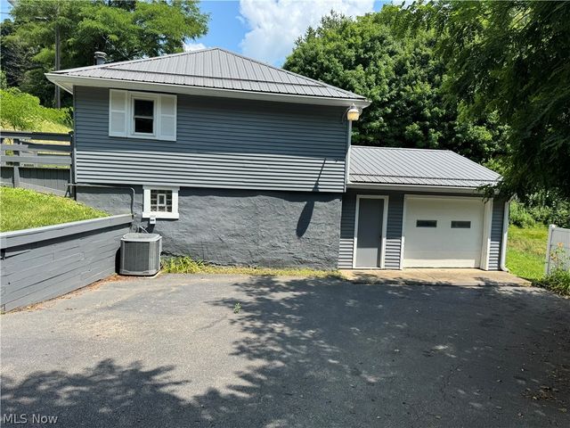 300 Henry Avenue, East Liverpool, OH 43920