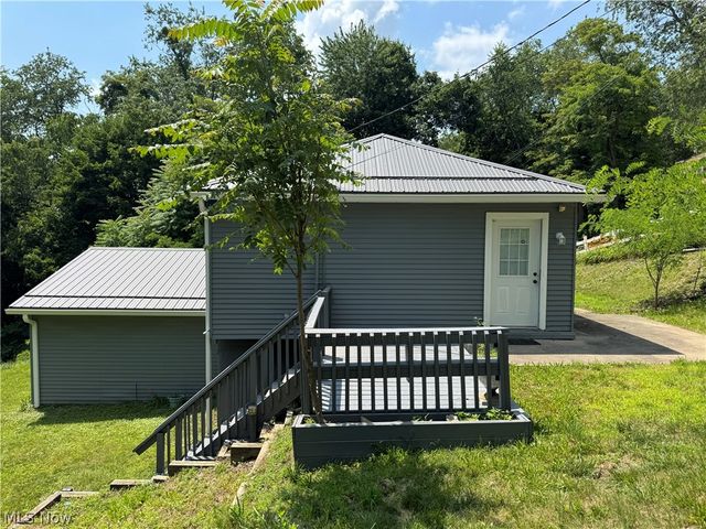 300 Henry Avenue, East Liverpool, OH 43920