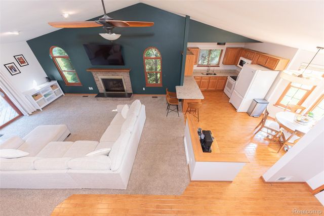 3477 Pine Creek Drive, Brighton, MI 48114