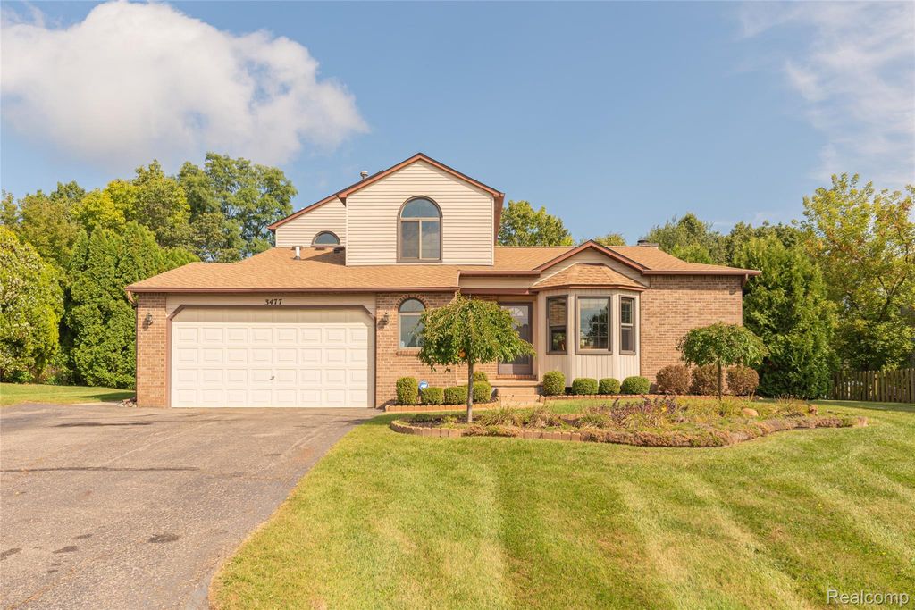 3477 Pine Creek Drive, Brighton, MI 48114