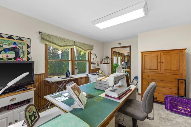 901 E Roberta AVENUE, Waukesha, WI 53186