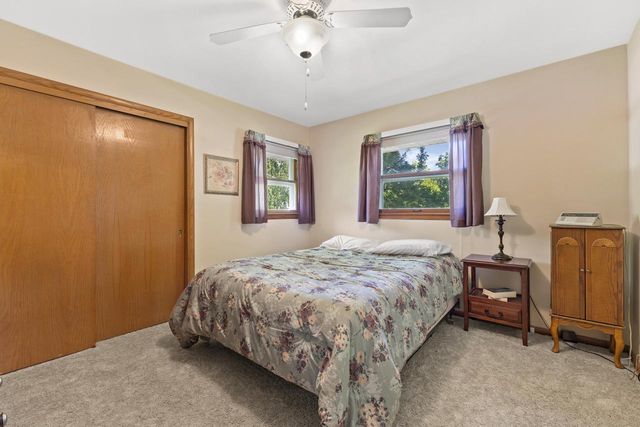 901 E Roberta AVENUE, Waukesha, WI 53186