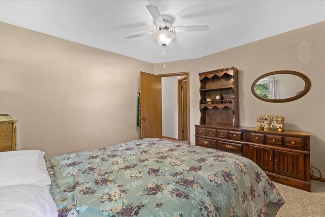 901 E Roberta AVENUE, Waukesha, WI 53186