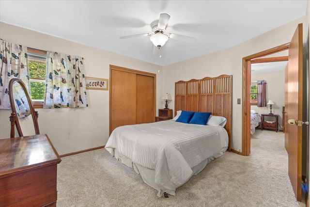 901 E Roberta AVENUE, Waukesha, WI 53186