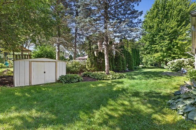 901 E Roberta AVENUE, Waukesha, WI 53186