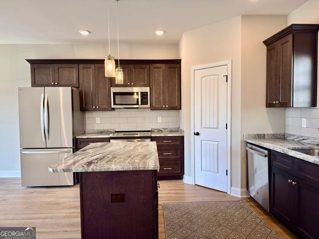 212 Beau Claire Circle, Byron, GA 31008