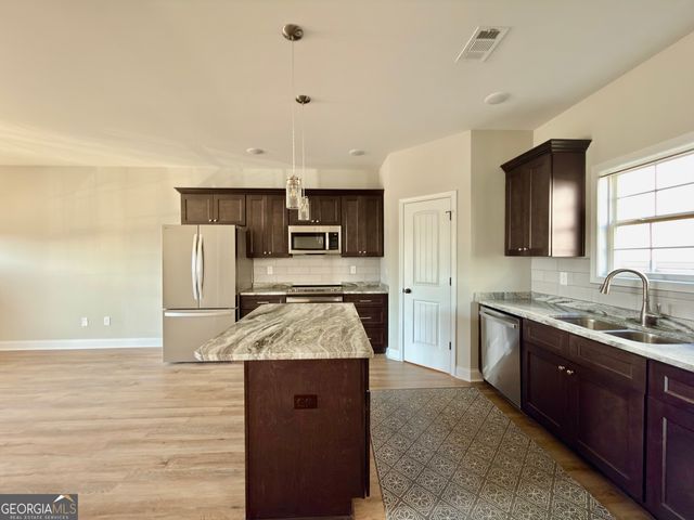 212 Beau Claire Circle, Byron, GA 31008