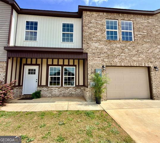 212 Beau Claire Circle, Byron, GA 31008
