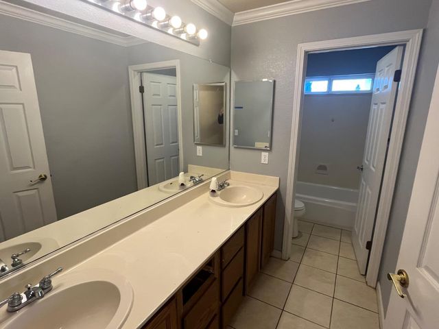 3440 Heatherbrook Dr, Stockton, CA 95219