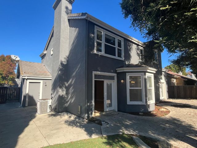 3440 Heatherbrook Dr, Stockton, CA 95219