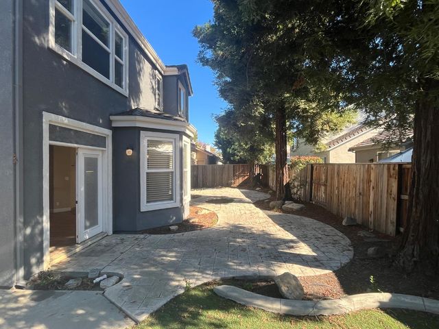 3440 Heatherbrook Dr, Stockton, CA 95219
