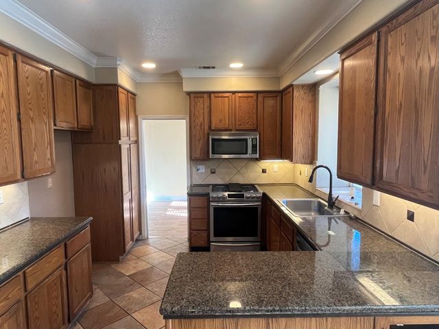 3440 Heatherbrook Dr, Stockton, CA 95219