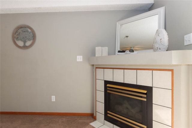 408 West Side Drive, Iowa City, IA 52246