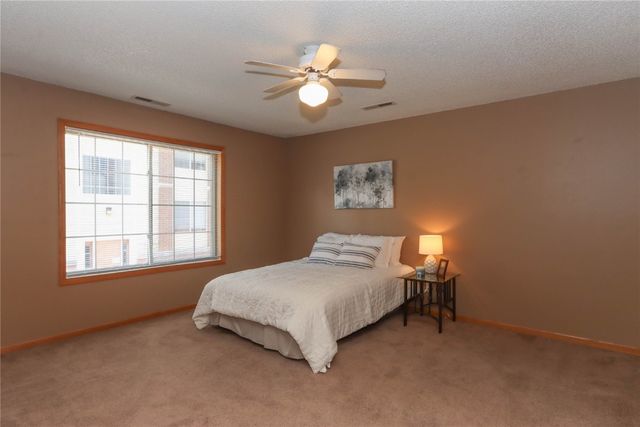 408 West Side Drive, Iowa City, IA 52246