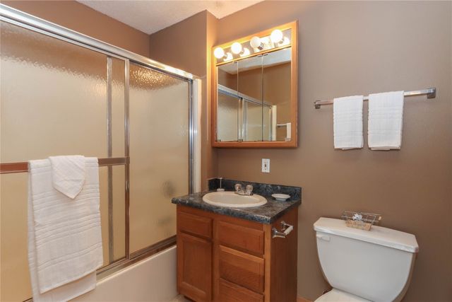 408 West Side Drive, Iowa City, IA 52246