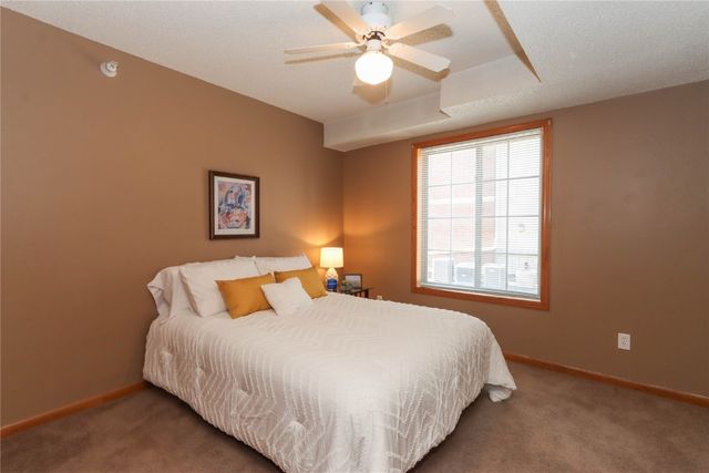 408 West Side Drive, Iowa City, IA 52246