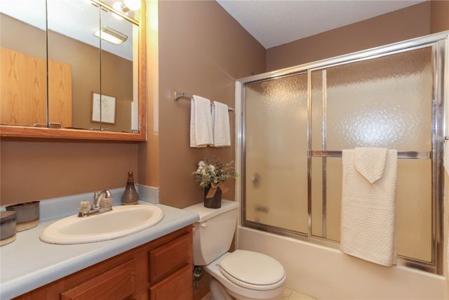 408 West Side Drive, Iowa City, IA 52246