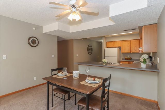 408 West Side Drive, Iowa City, IA 52246