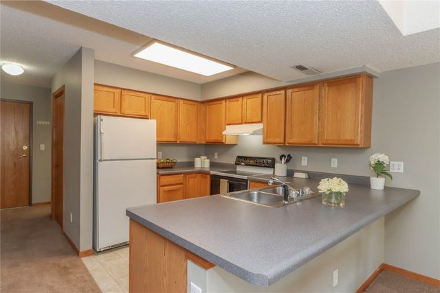 408 West Side Drive, Iowa City, IA 52246