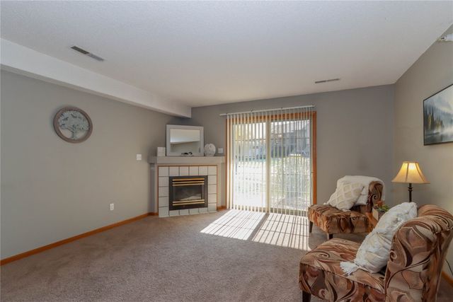 408 West Side Drive, Iowa City, IA 52246