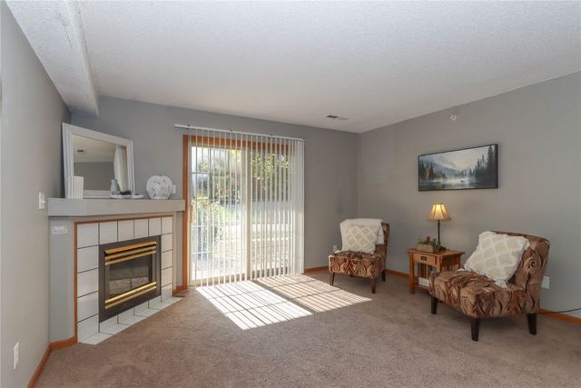 408 West Side Drive, Iowa City, IA 52246