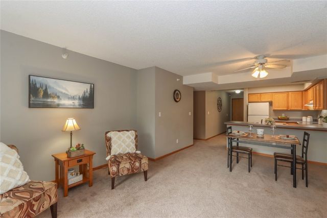 408 West Side Drive, Iowa City, IA 52246