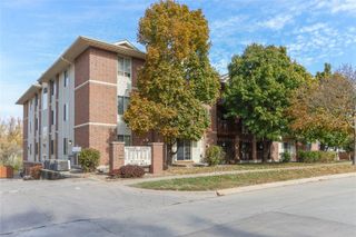 408 West Side Drive, Iowa City, IA 52246