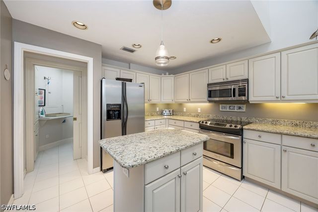 158 Cypress View DR 158, Naples, FL 34113