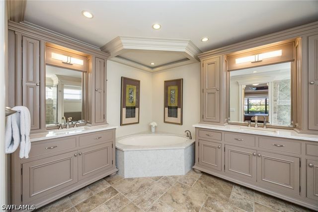 158 Cypress View DR 158, Naples, FL 34113