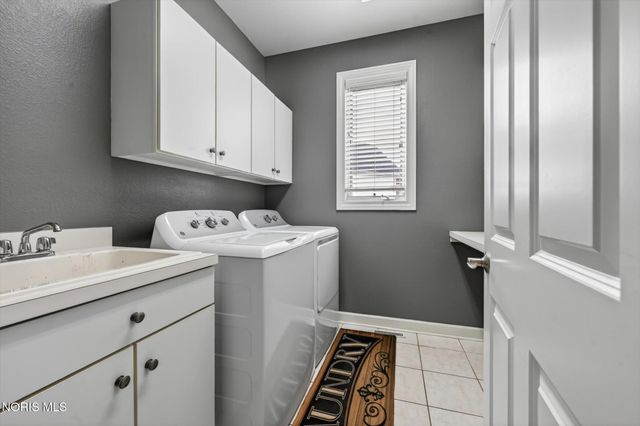 6125 E Cobblestones Lane, Sylvania, OH 43560