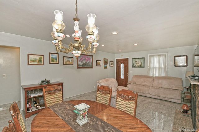 3076 Roxbury Road, Oceanside, NY 11572