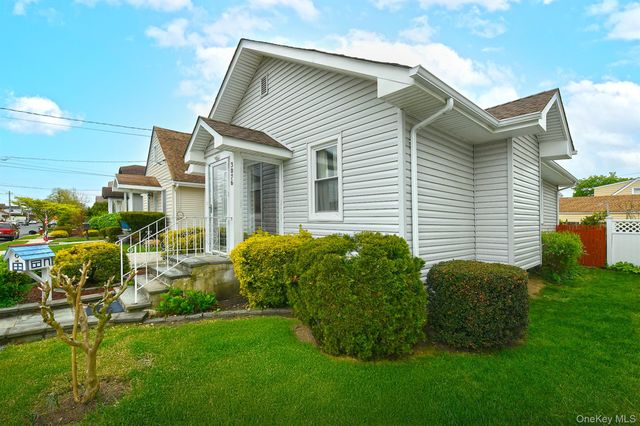 3076 Roxbury Road, Oceanside, NY 11572