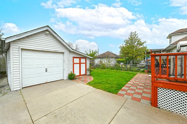 3076 Roxbury Road, Oceanside, NY 11572