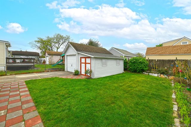 3076 Roxbury Road, Oceanside, NY 11572